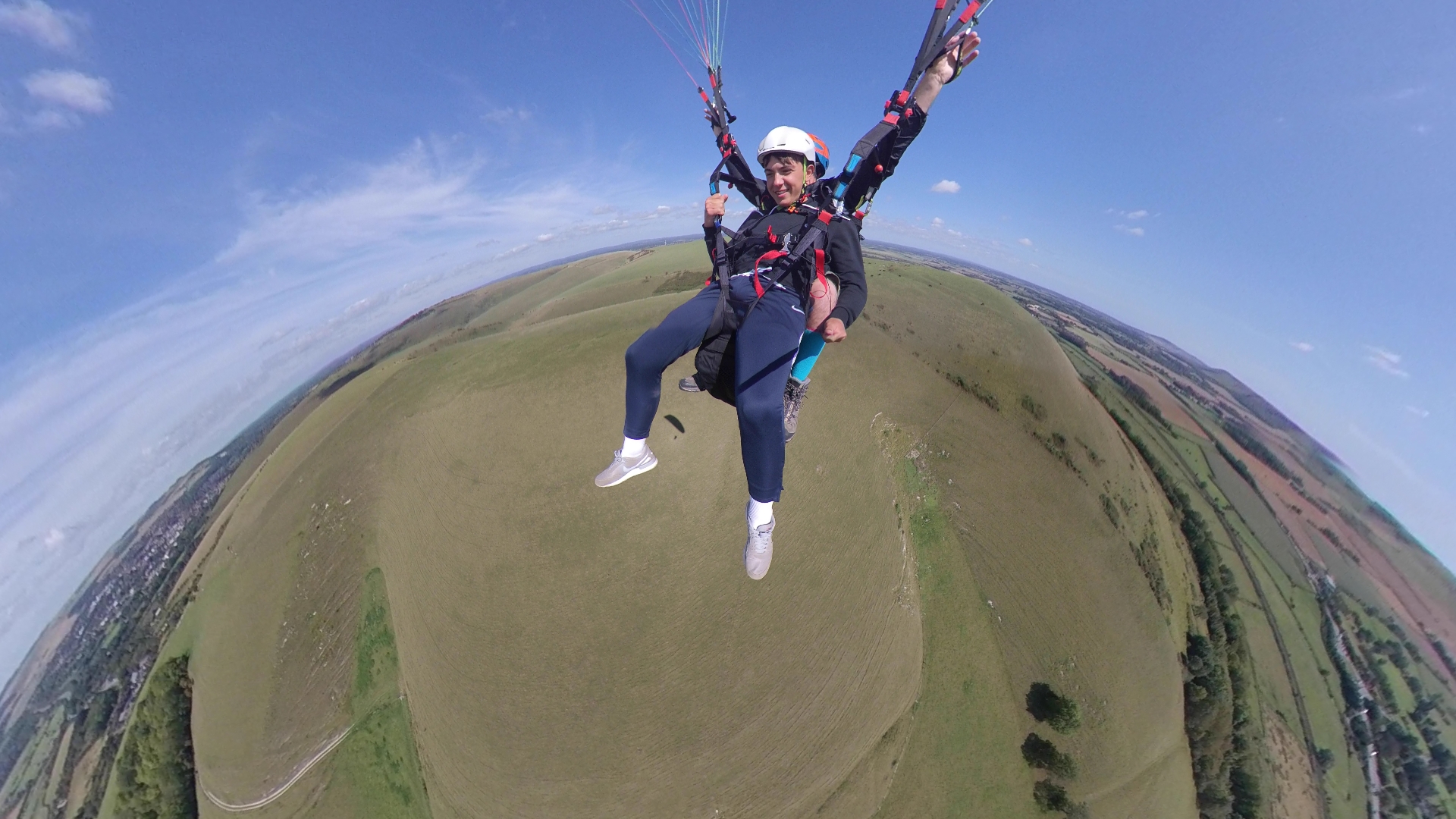 Buy a gift experience and escape London with Mile High Paragliding