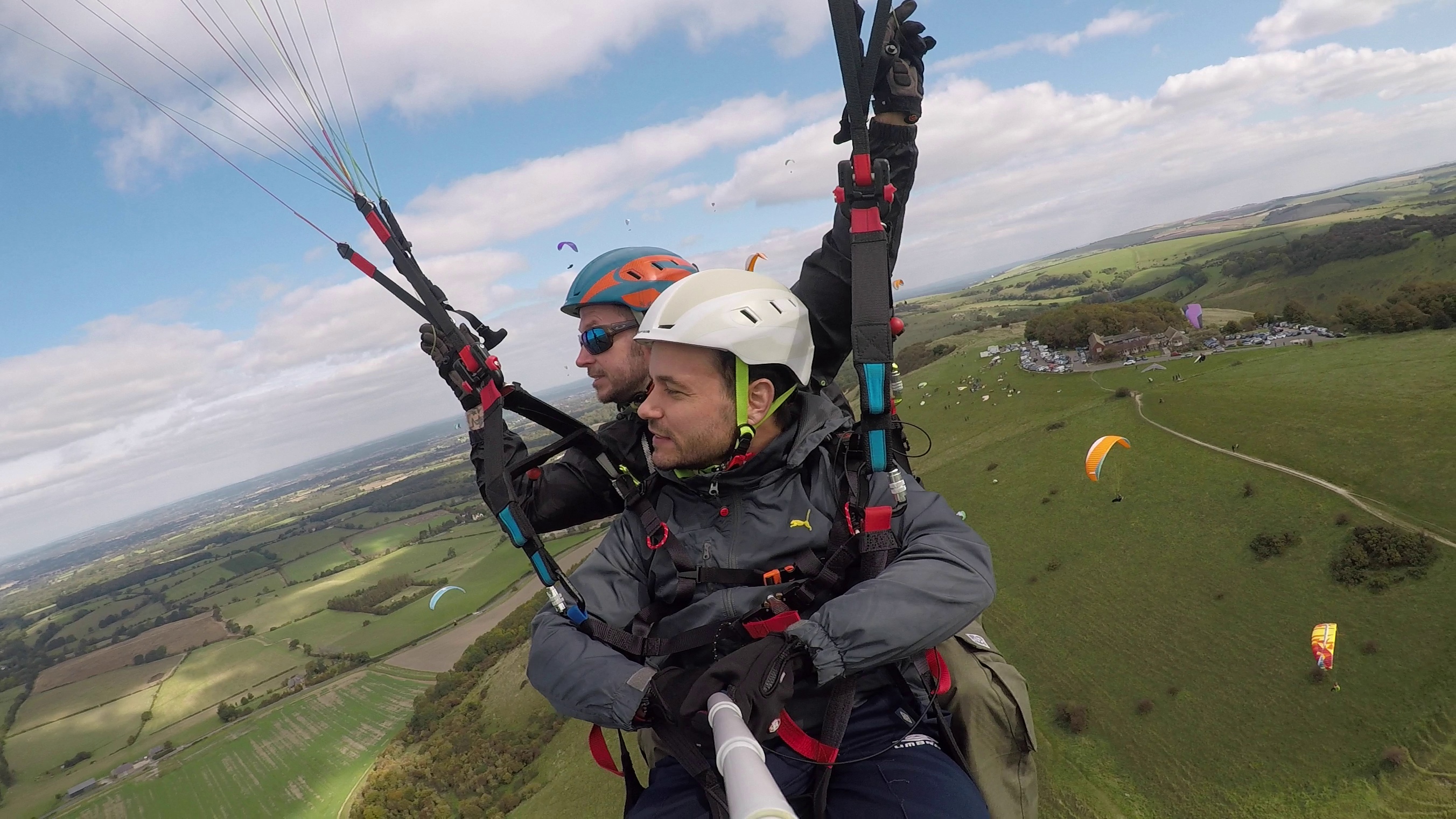 Surprise a friend with a fantastic flying experience with Mile High Paragliding