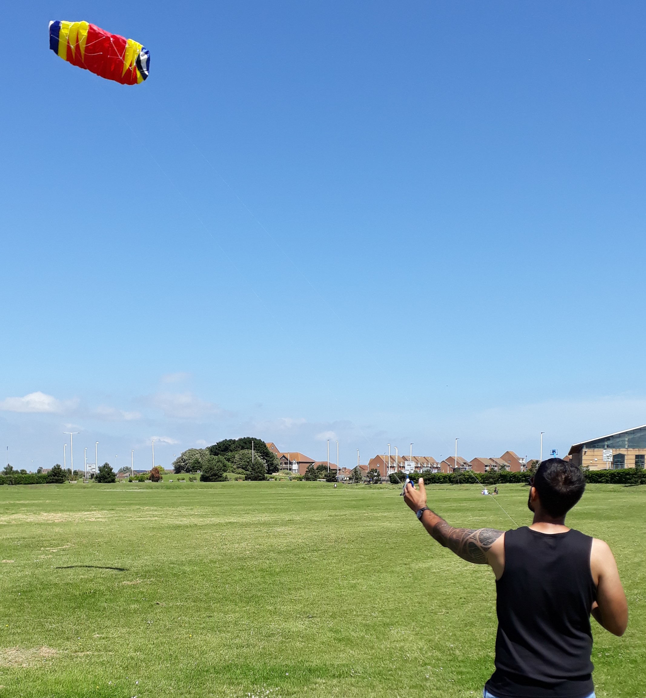 paraglider kiting in princes park, eastbourne